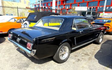 Ford-Mustang-1965-Coupe-2