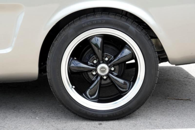 Ford-Mustang-1965-Coupe-30