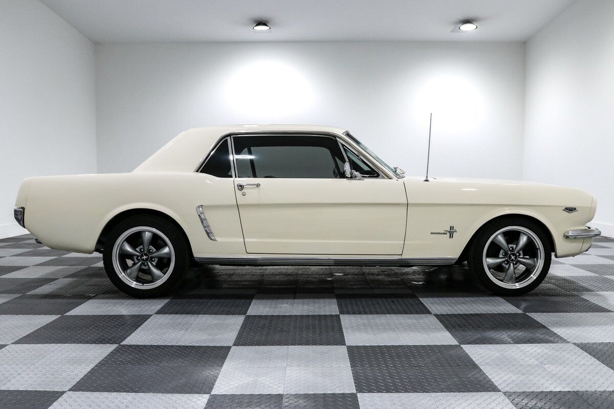 Ford-Mustang-1965-Coupe-8
