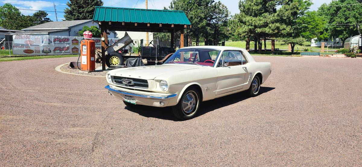 Ford-Mustang-1965-white-1