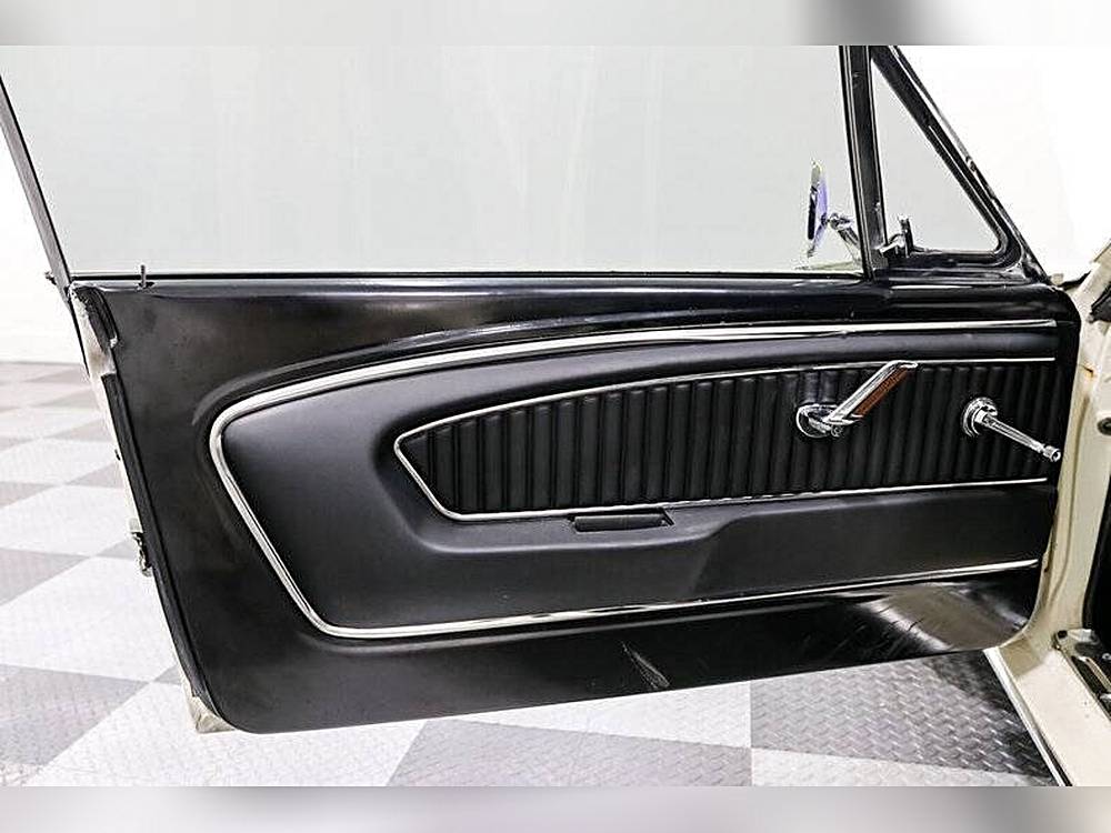 Ford-Mustang-1965-white-10