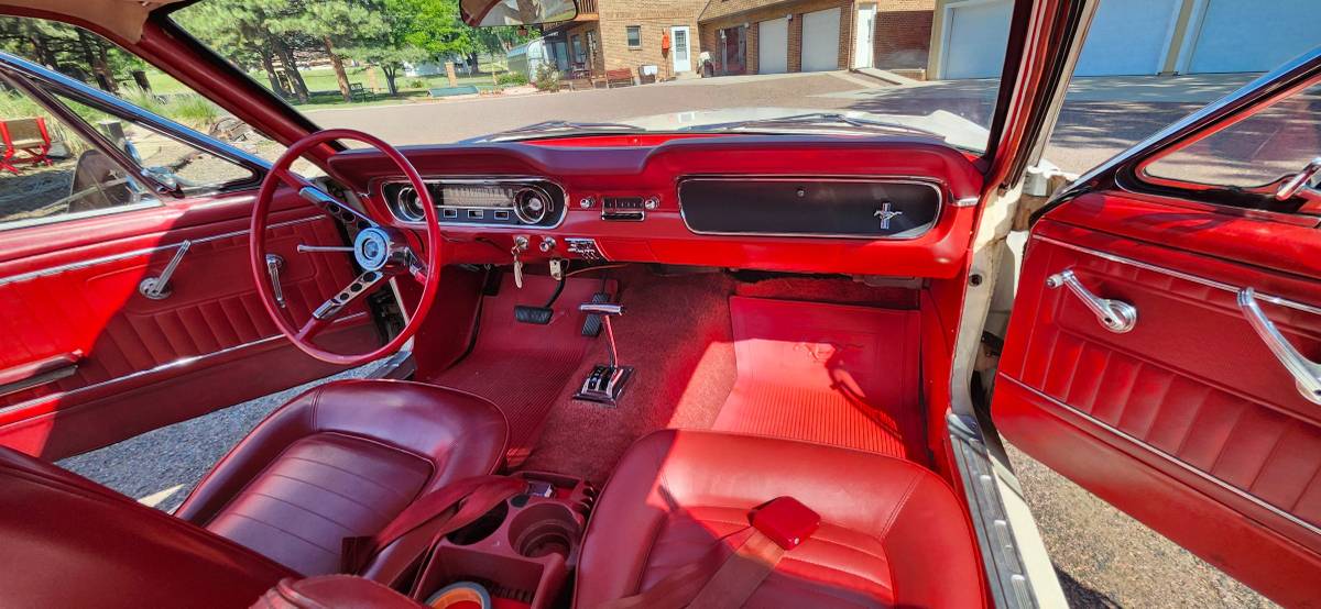 Ford-Mustang-1965-white-11