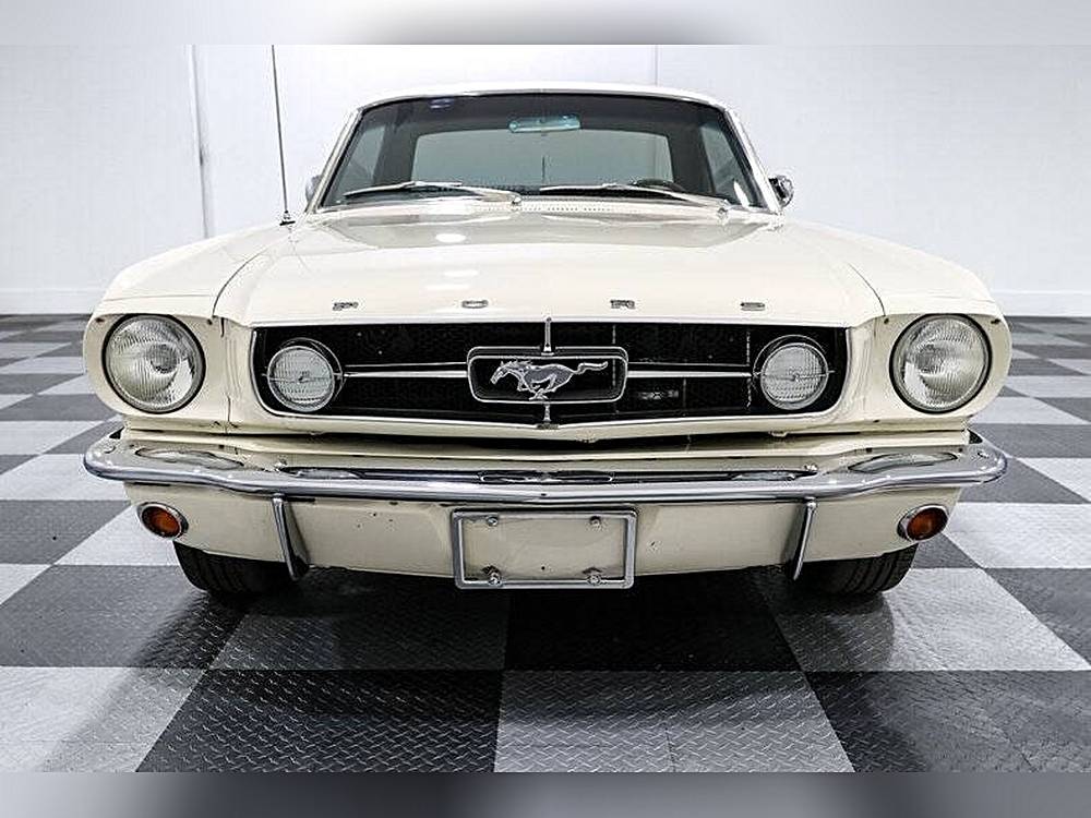 Ford Mustang  1965 white