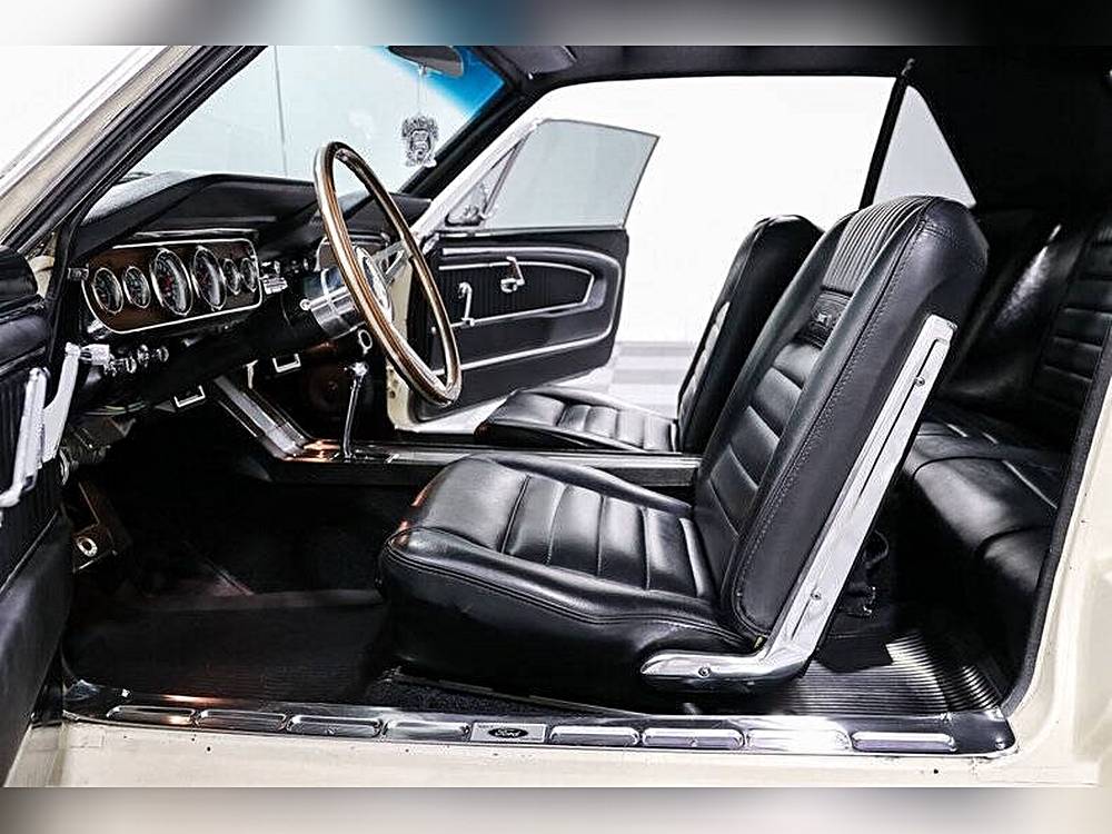 Ford-Mustang-1965-white-12
