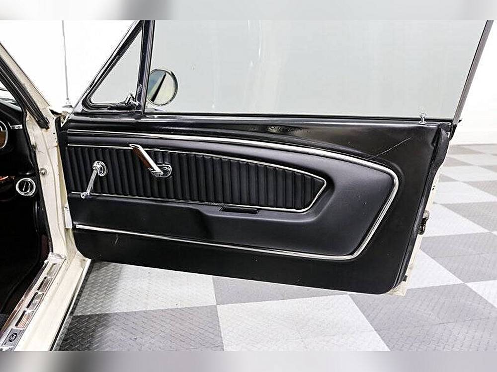 Ford-Mustang-1965-white-13