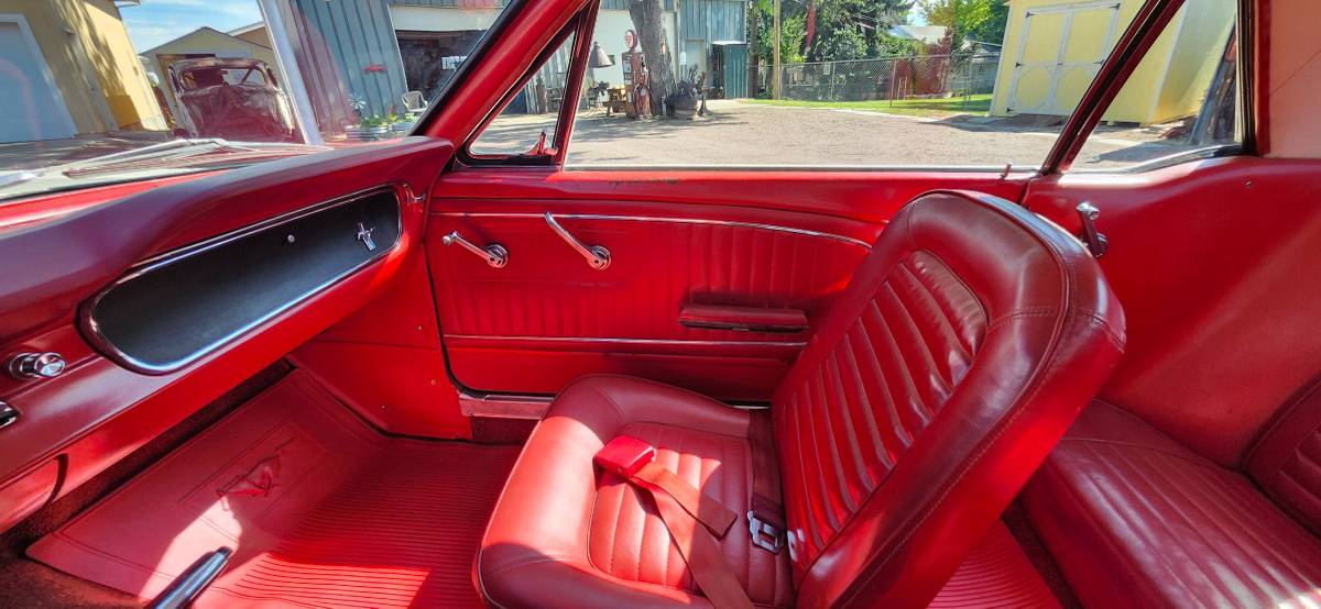 Ford-Mustang-1965-white-18