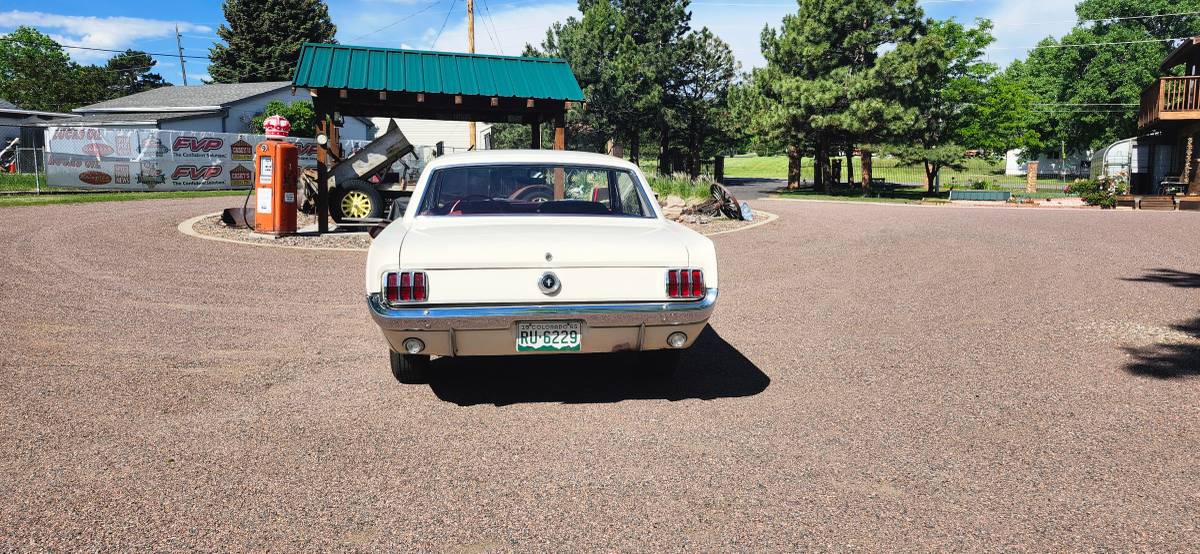 Ford-Mustang-1965-white-2