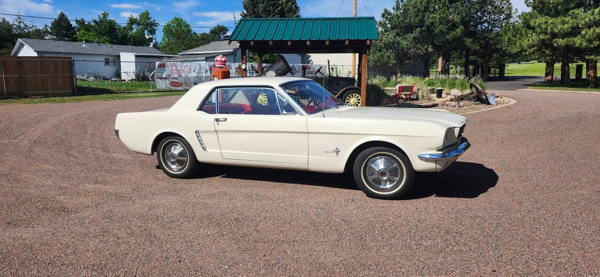 Ford-Mustang-1965-white-23