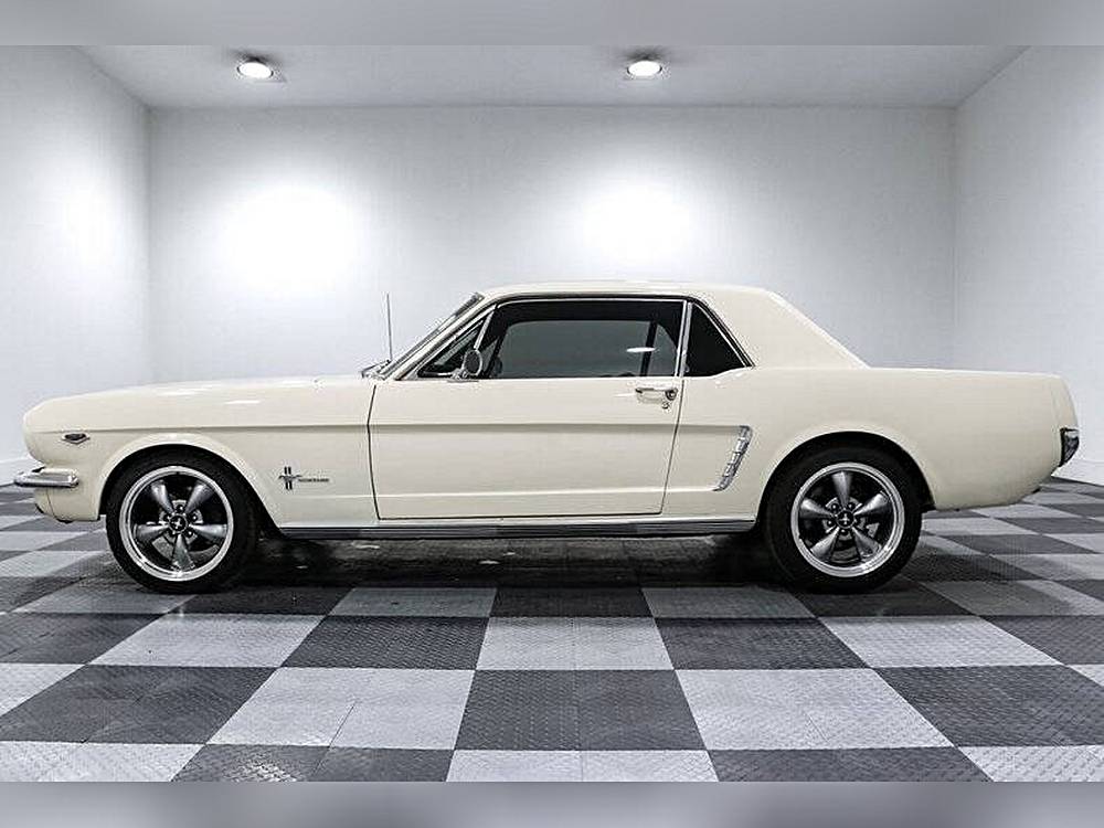 Ford-Mustang-1965-white-23
