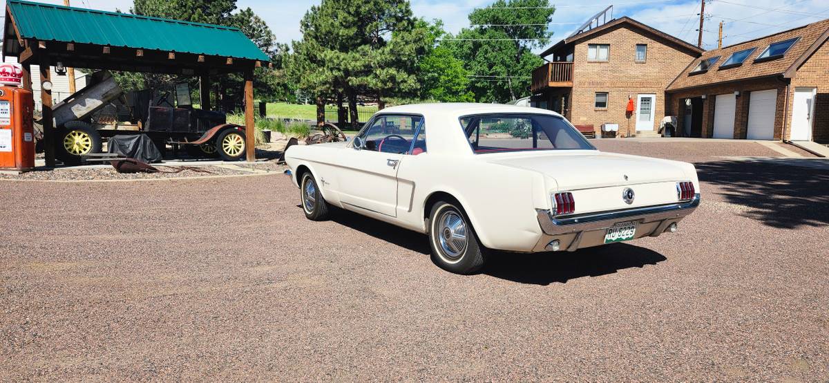 Ford-Mustang-1965-white-3