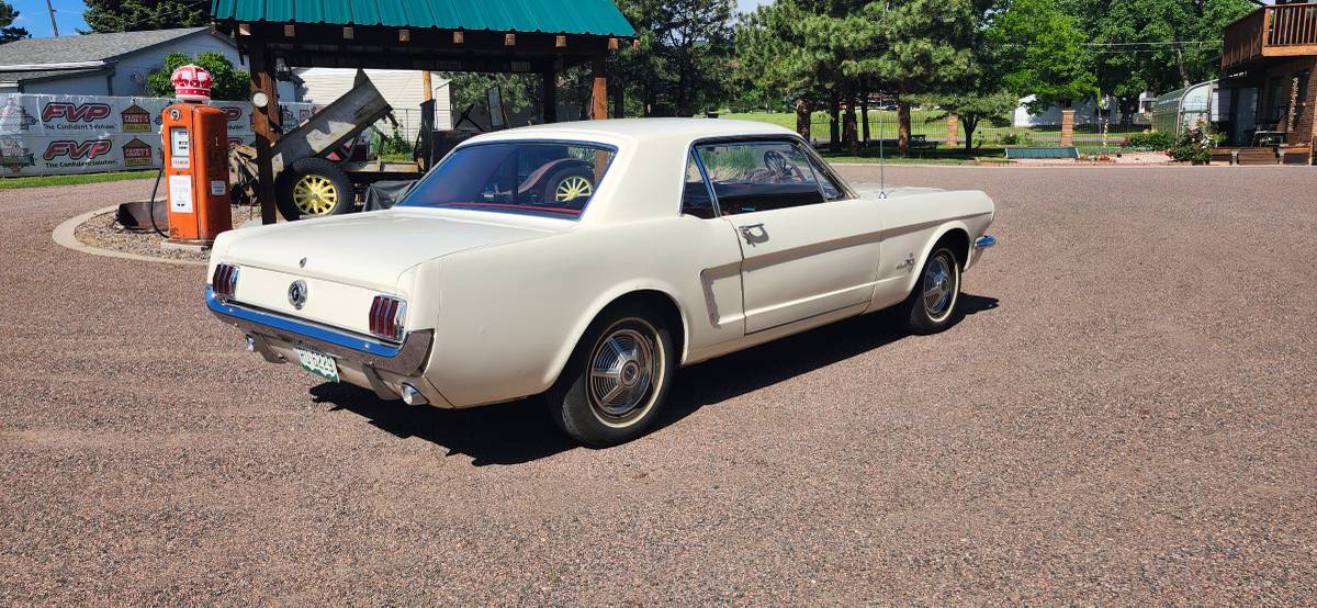 Ford-Mustang-1965-white-4