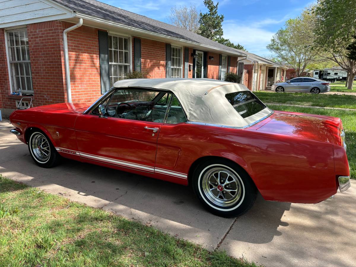 Ford-Mustang-1966-1