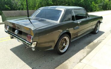 Ford-Mustang-1966-1