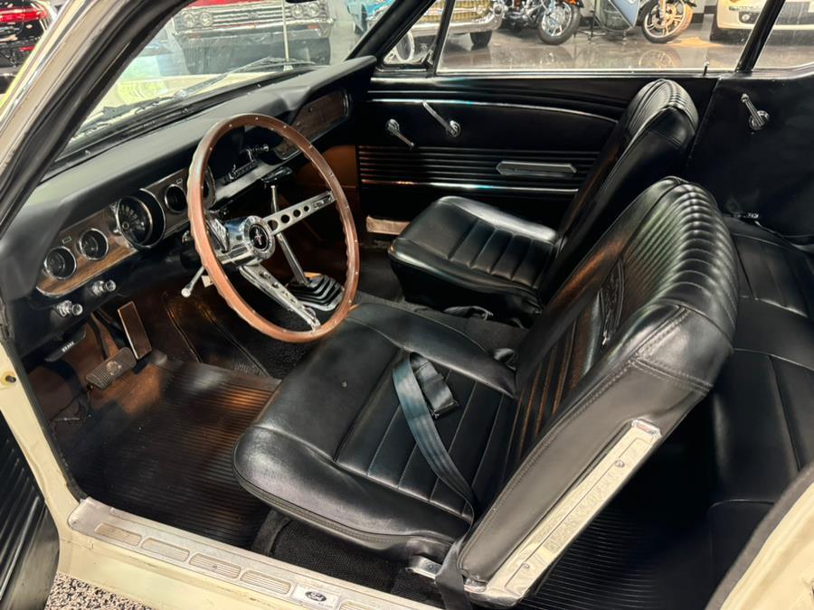 Ford-Mustang-1966-2-Door-Coupe-11