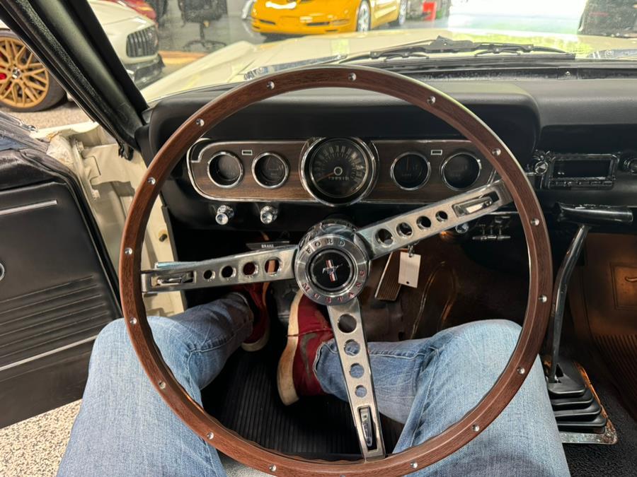 Ford-Mustang-1966-2-Door-Coupe-12