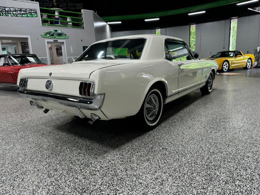 Ford-Mustang-1966-2-Door-Coupe-2