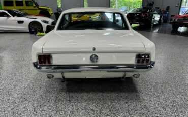 Ford-Mustang-1966-2-Door-Coupe-3