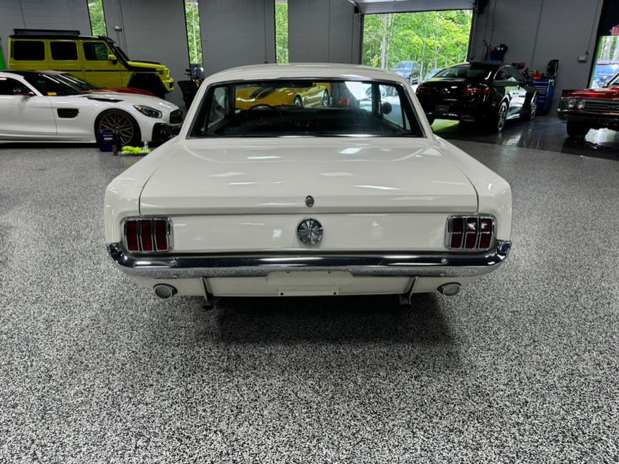 Ford-Mustang-1966-2-Door-Coupe-3