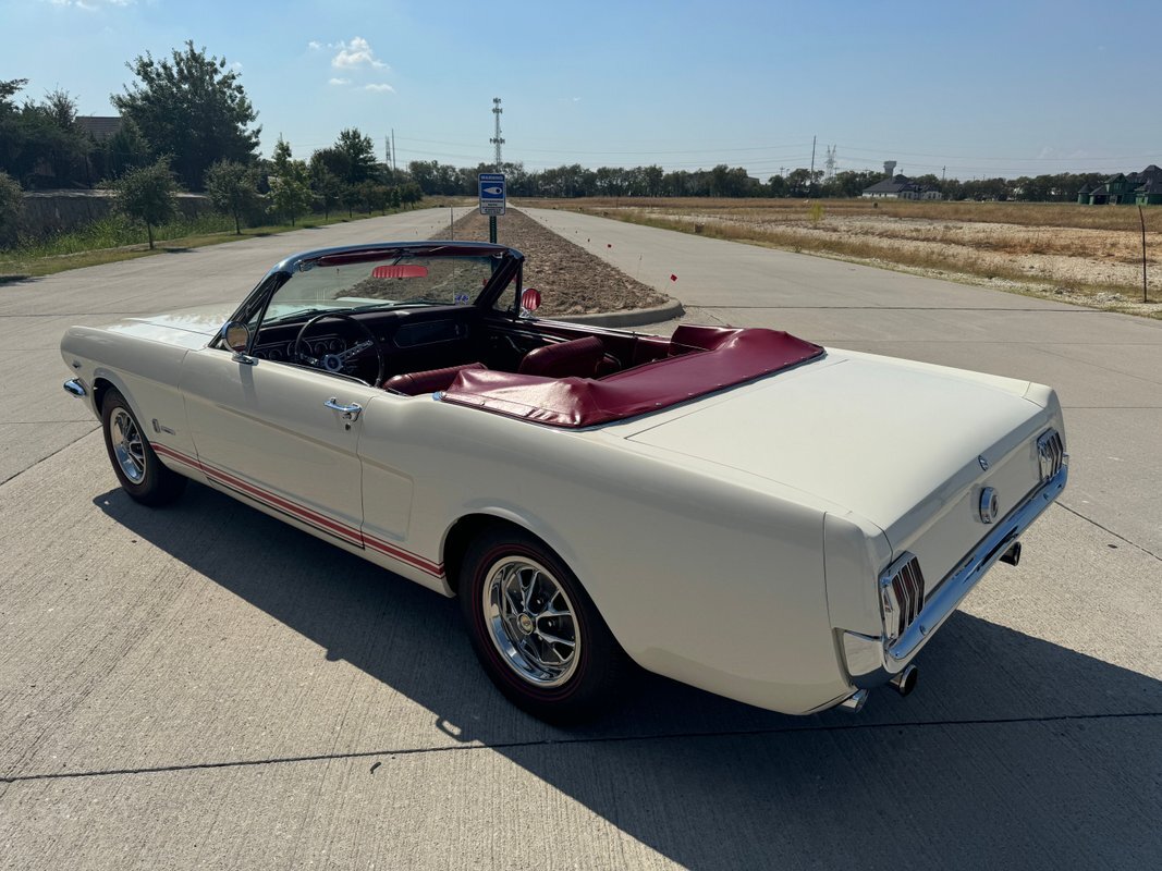 Ford-Mustang-1966-28