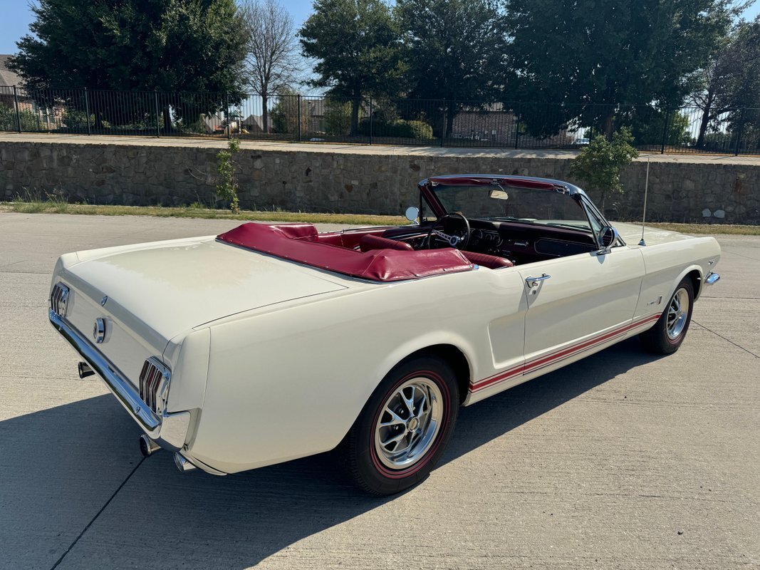 Ford-Mustang-1966-29