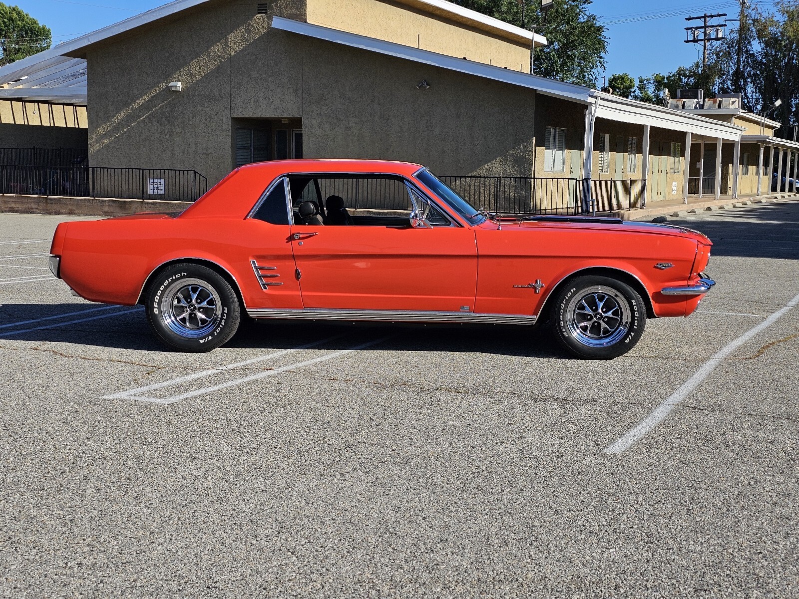 Ford-Mustang-1966-3