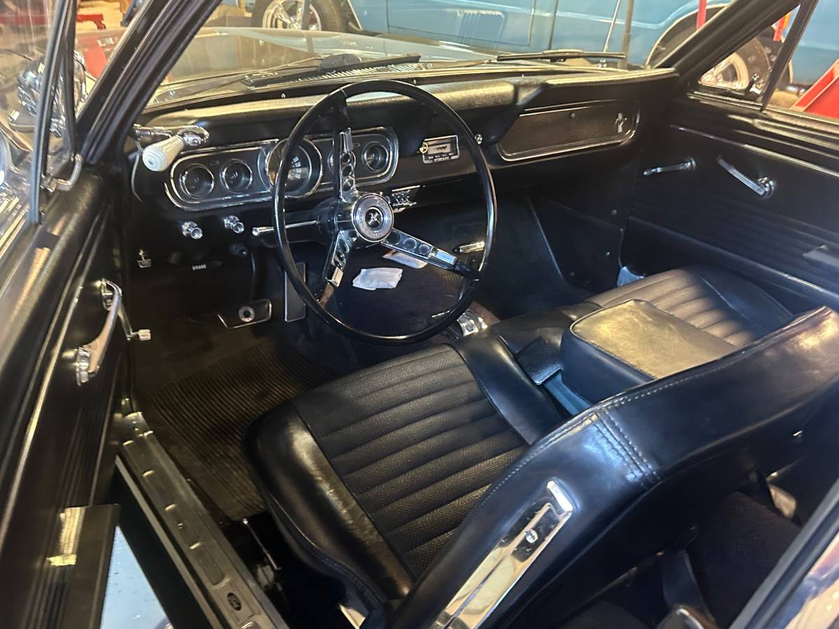 Ford-Mustang-1966-3