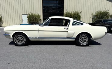 Ford-Mustang-1966-American-Muscle-Car-1