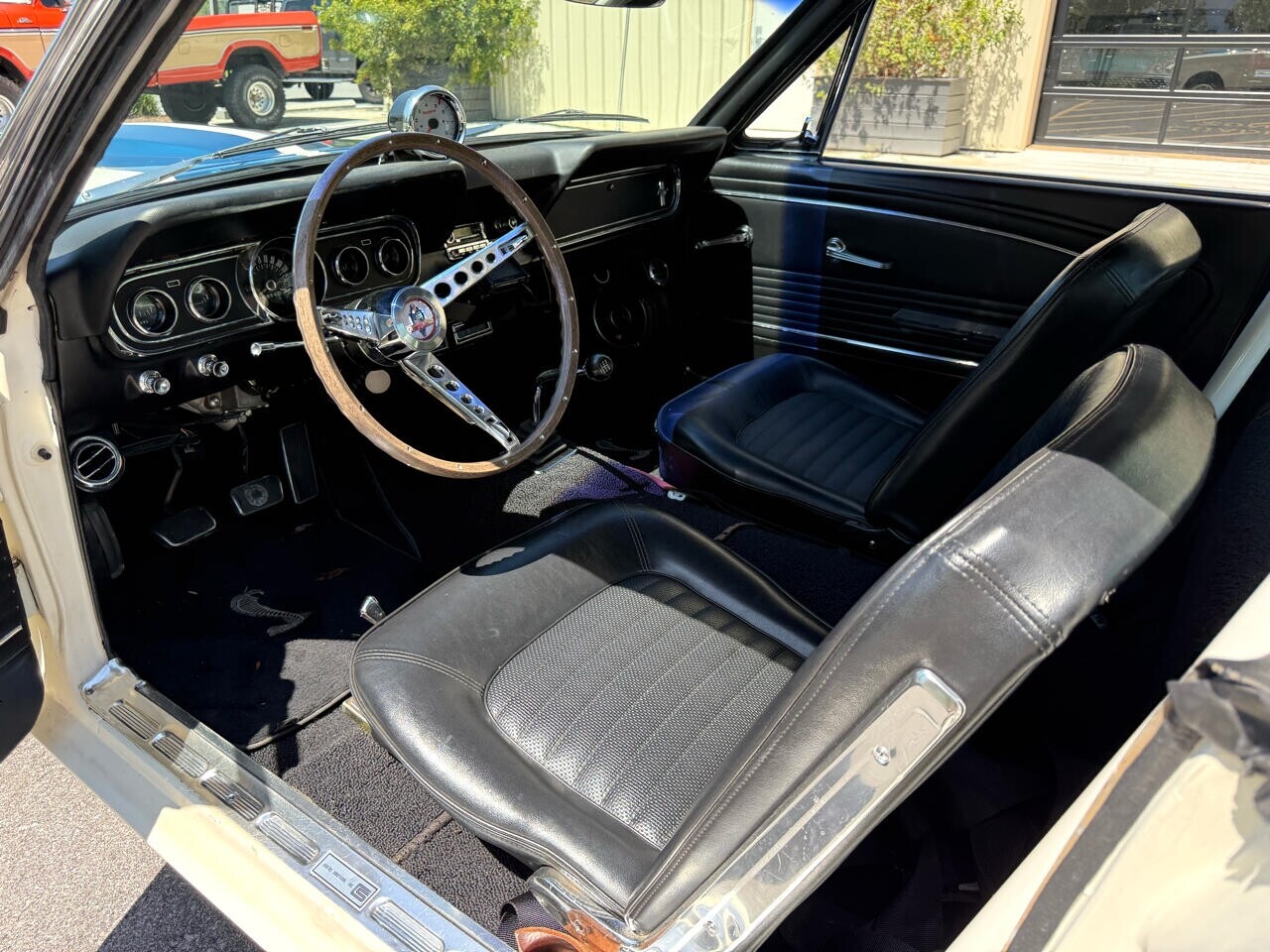 Ford-Mustang-1966-American-Muscle-Car-23