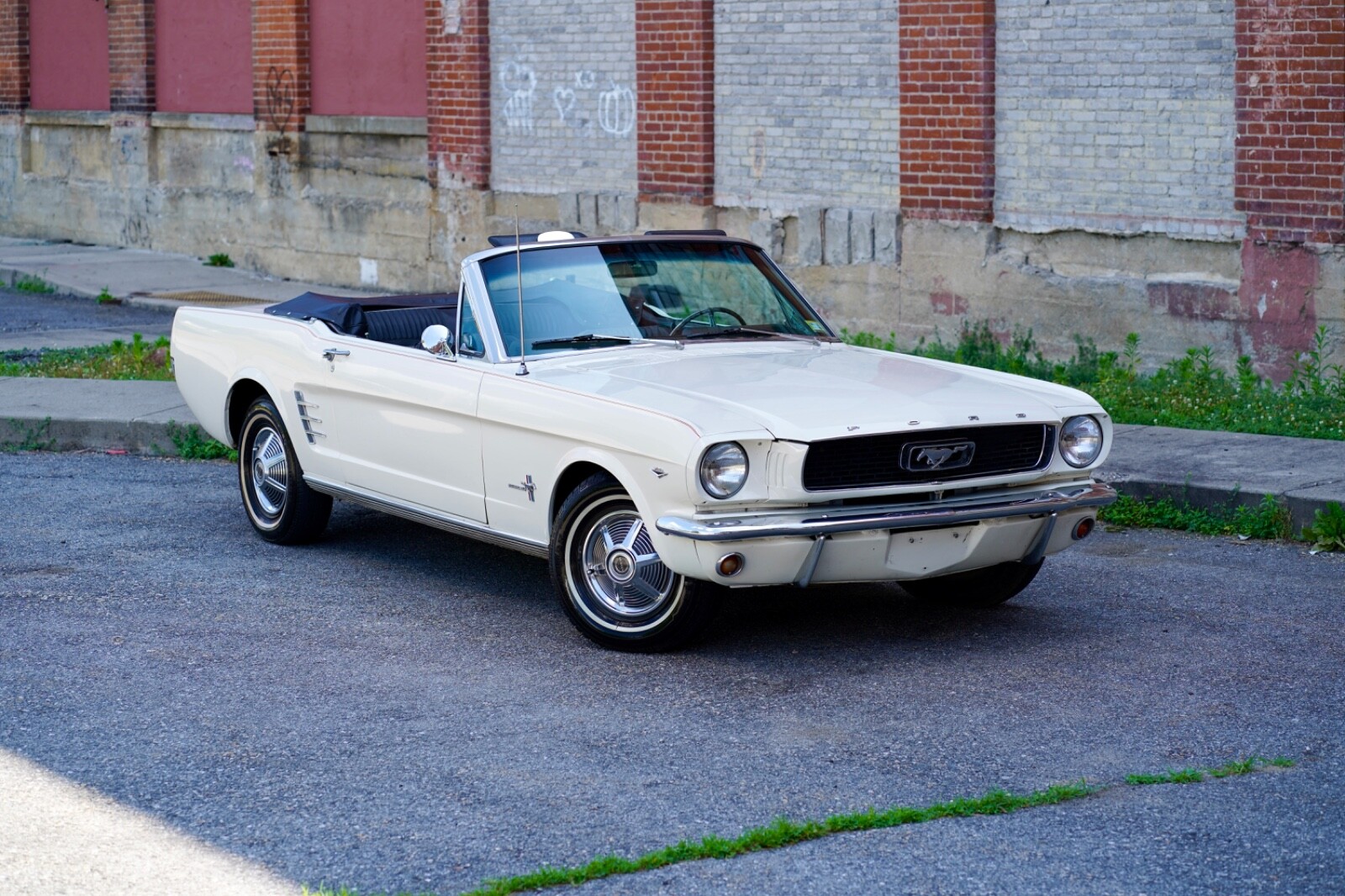 Ford-Mustang-1966-Convertible-11