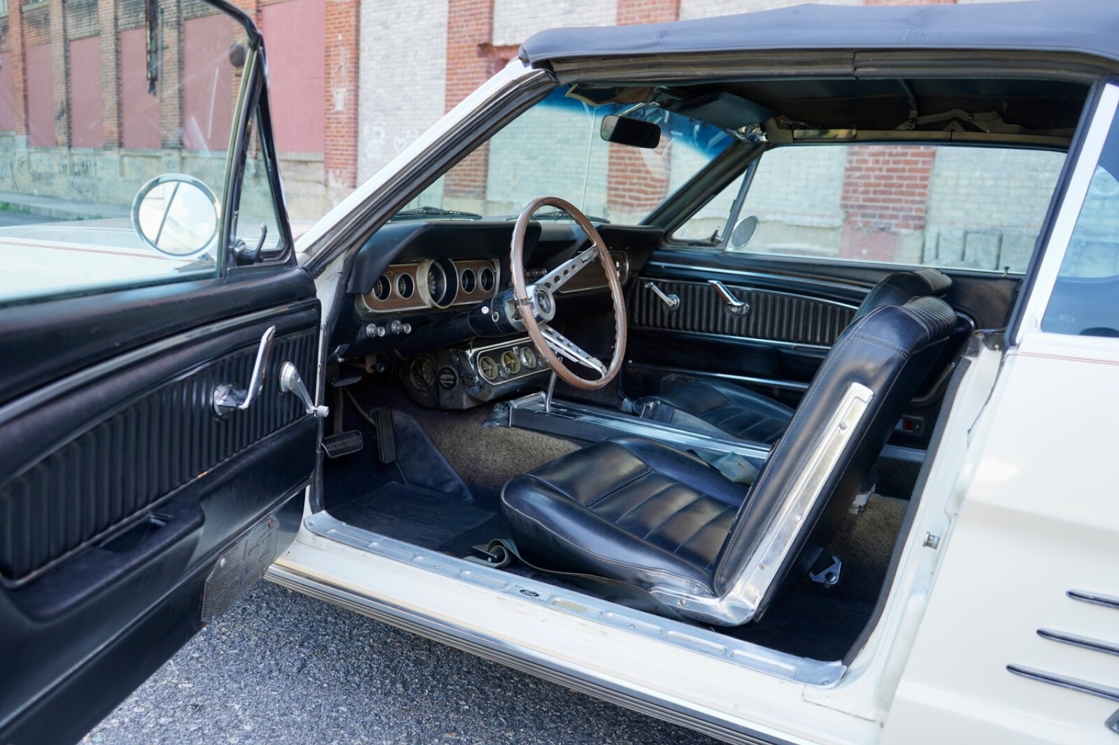 Ford-Mustang-1966-Convertible-28