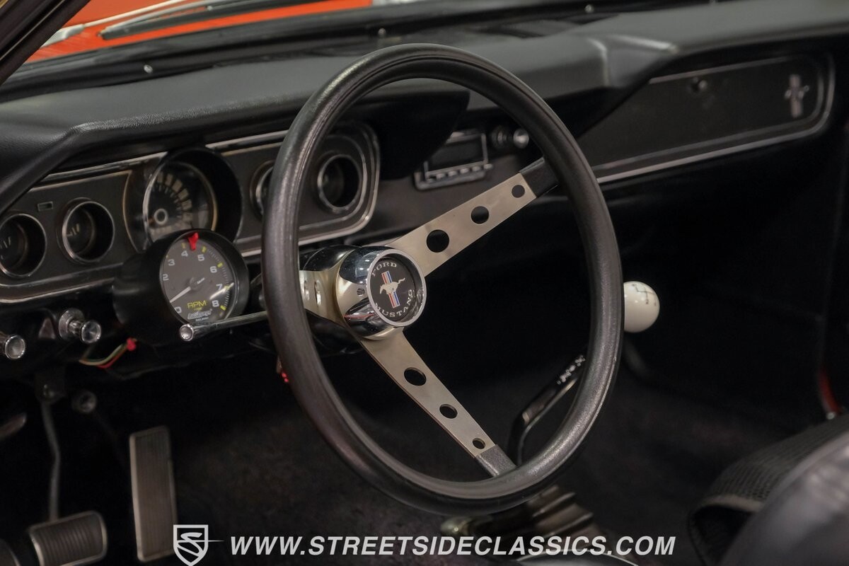Ford-Mustang-1966-Convertible-35