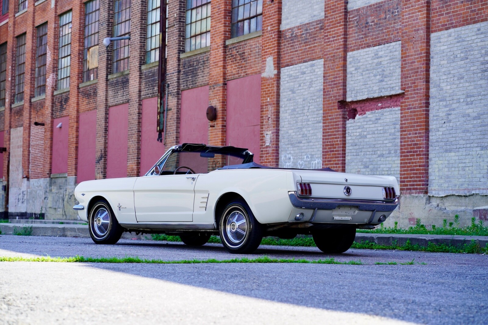 Ford-Mustang-1966-Convertible-4