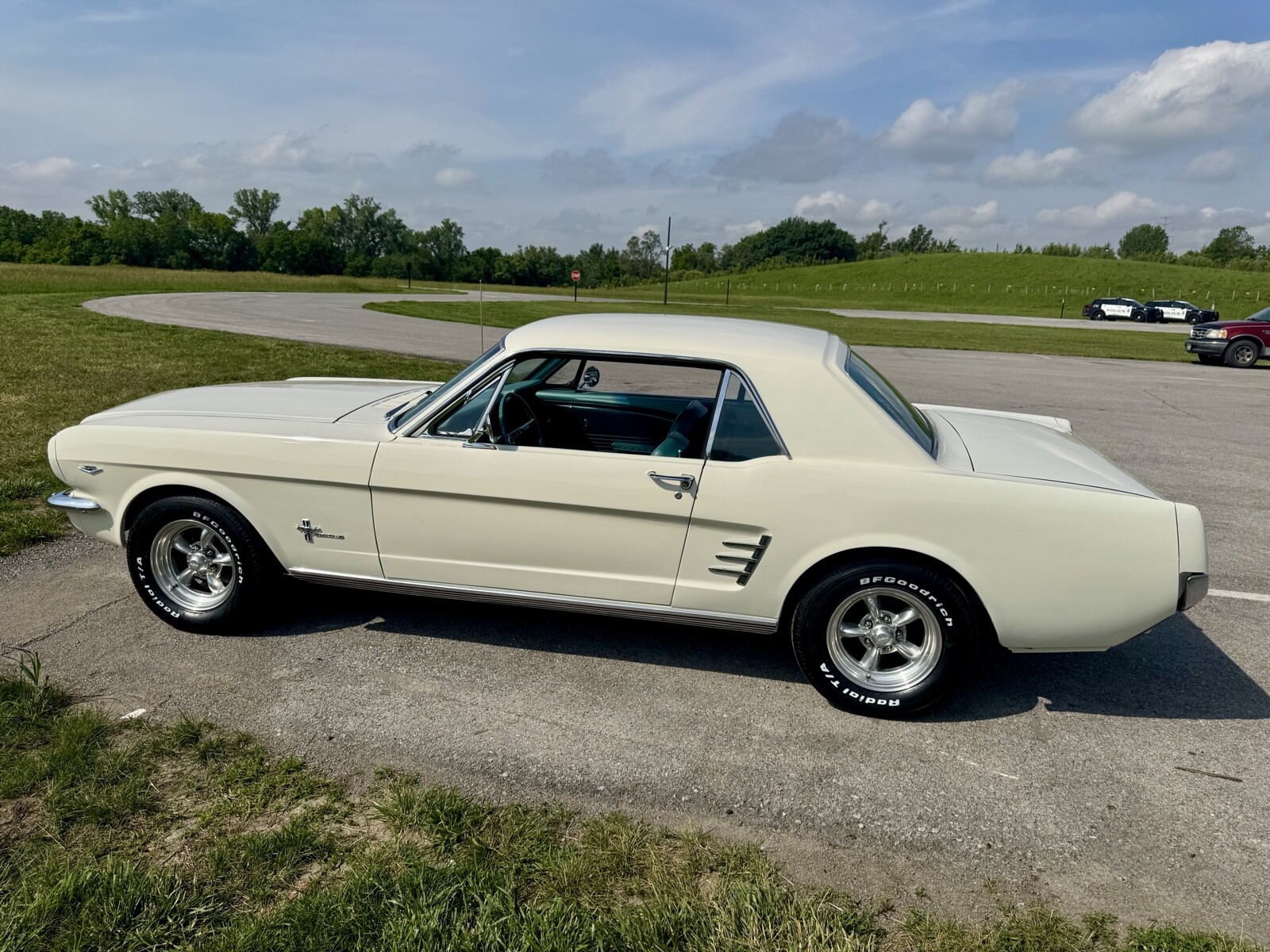 Ford-Mustang-1966-Coupe-4