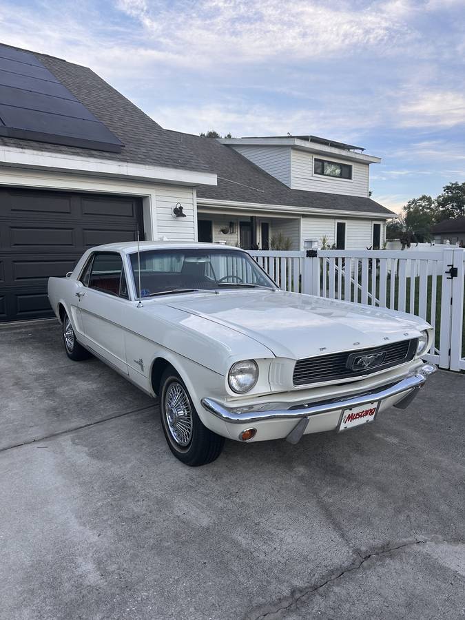Ford Mustang  1966 white