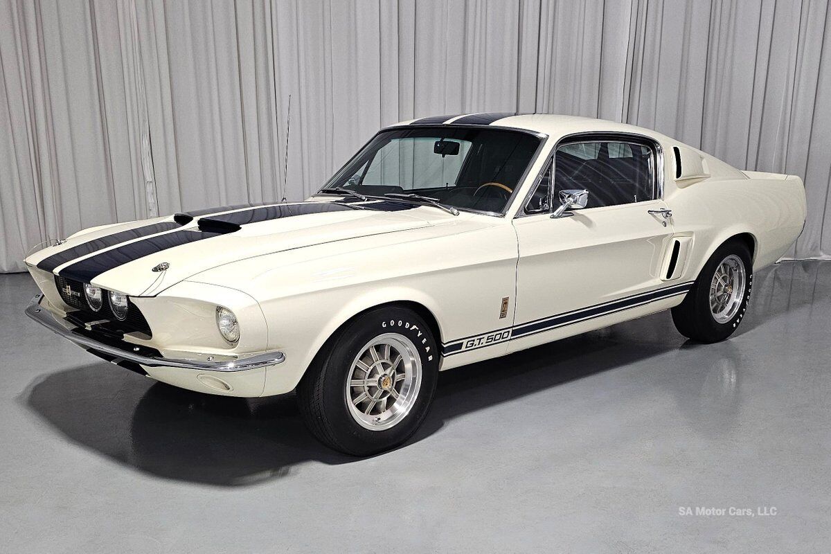Ford-Mustang-1967-1