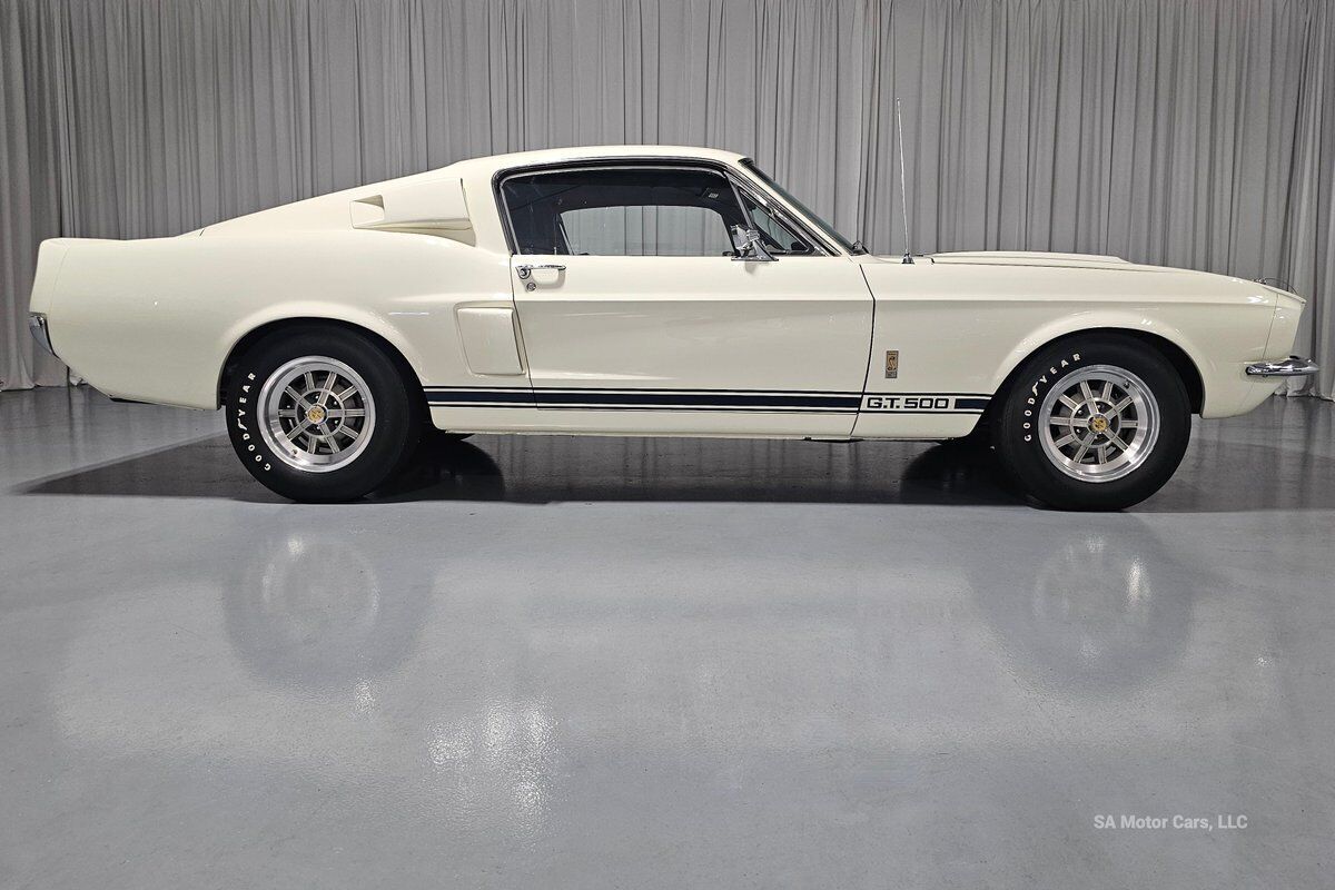 Ford-Mustang-1967-3