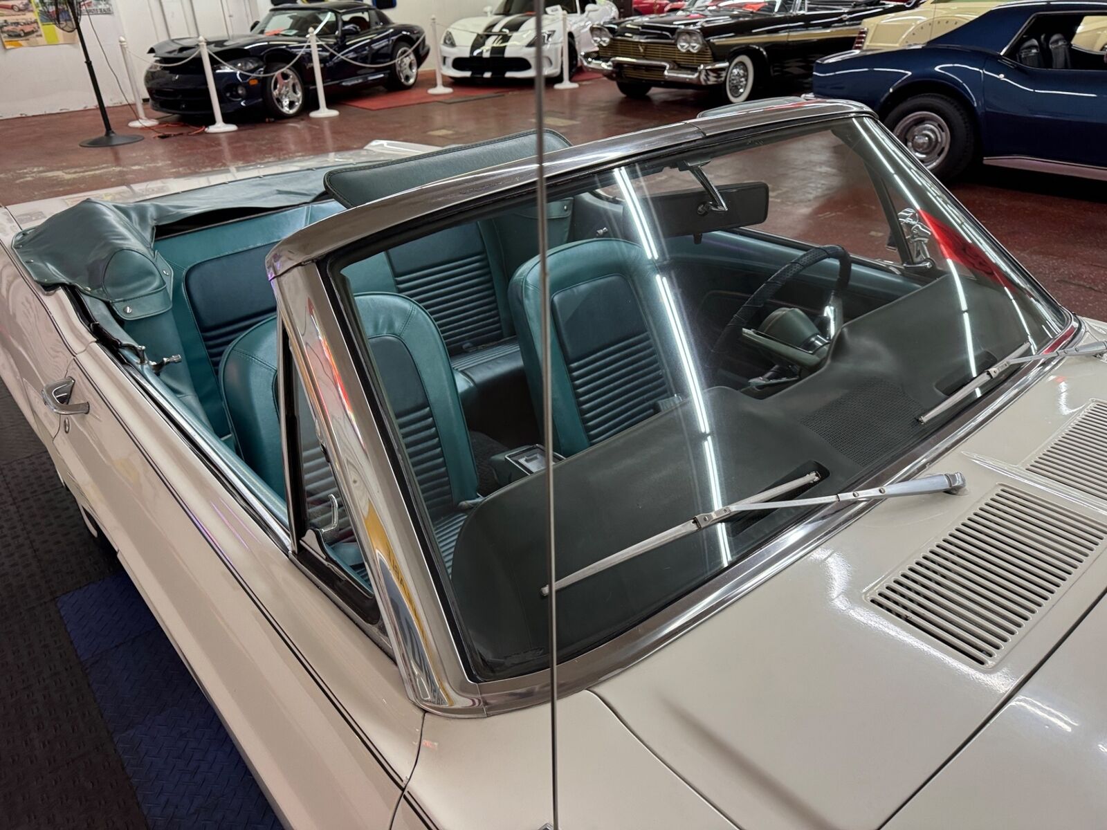 Ford-Mustang-1967-Convertible-17