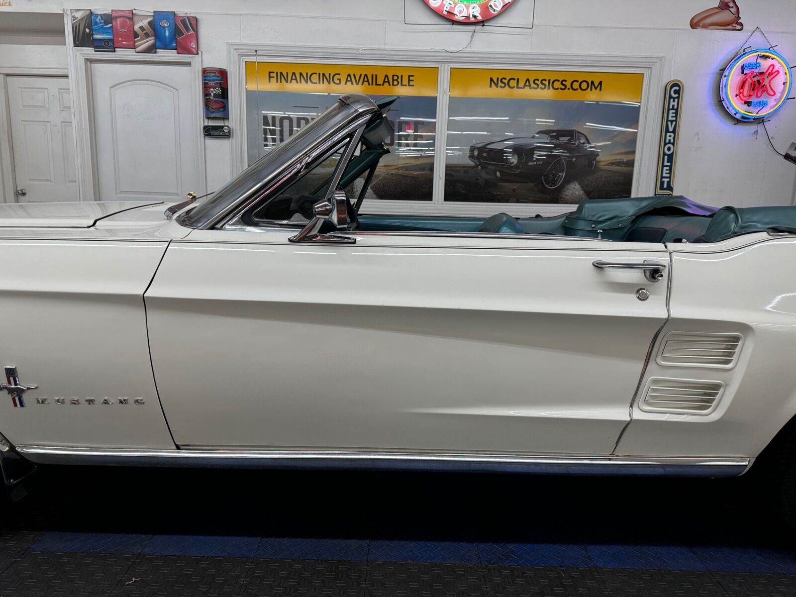 Ford-Mustang-1967-Convertible-24