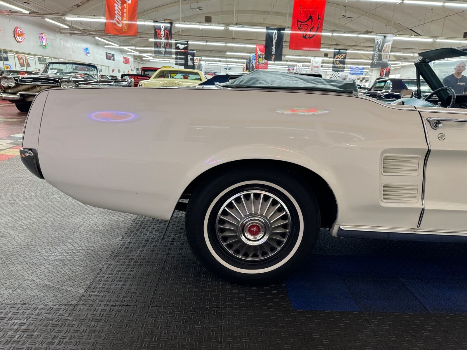 Ford-Mustang-1967-Convertible-30