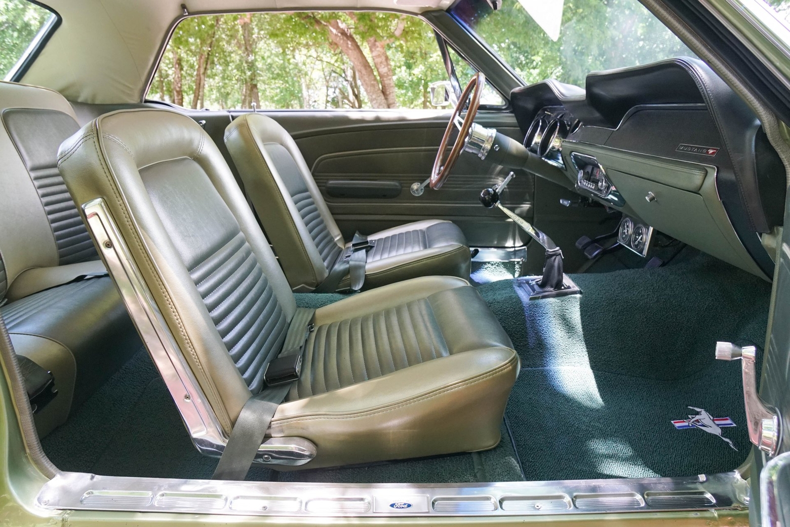 Ford-Mustang-1967-Coupe-10