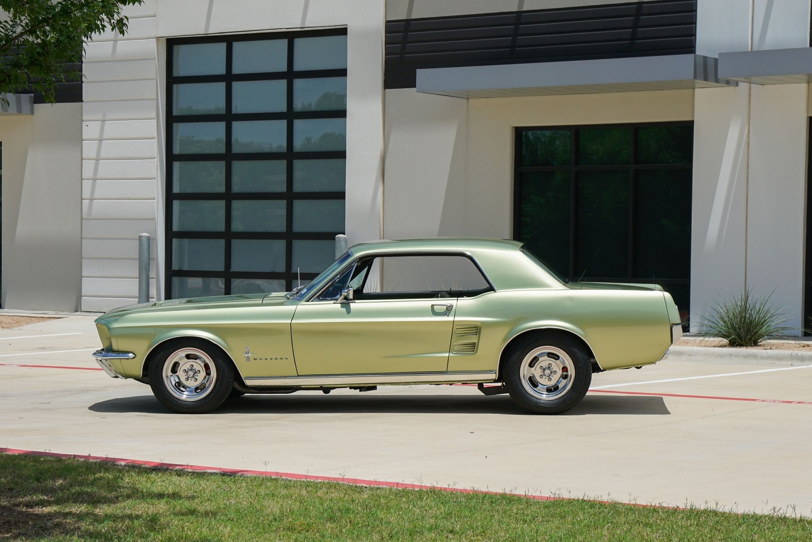 Ford-Mustang-1967-Coupe-12