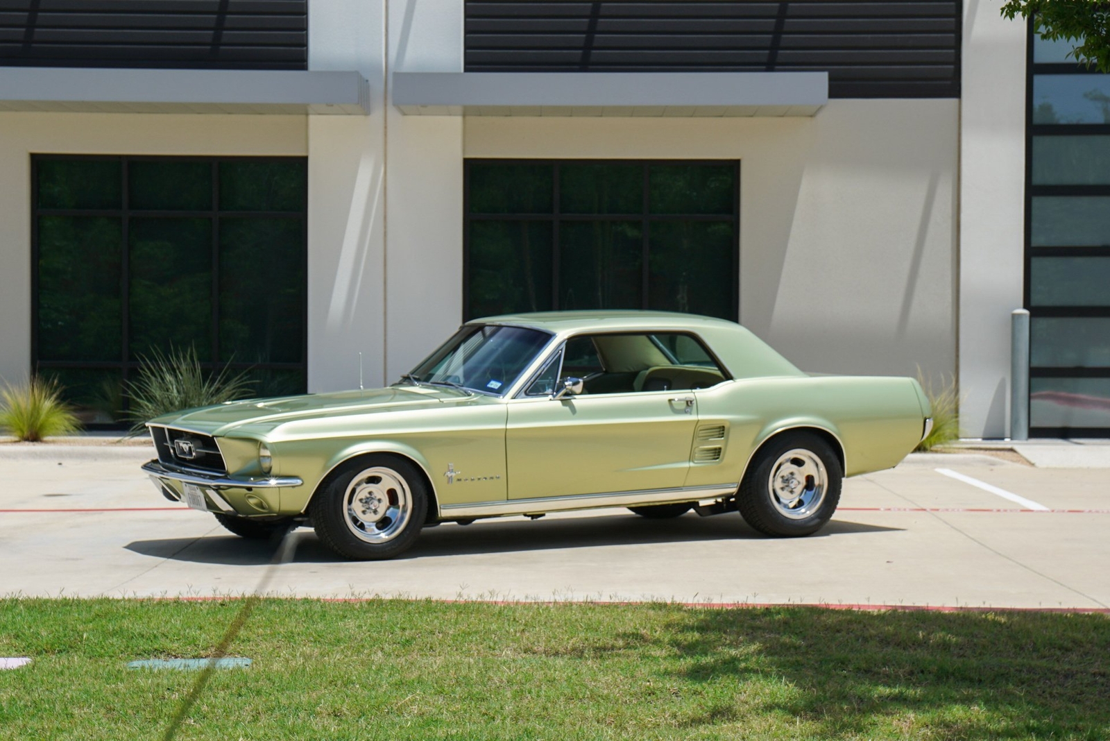 Ford-Mustang-1967-Coupe-13