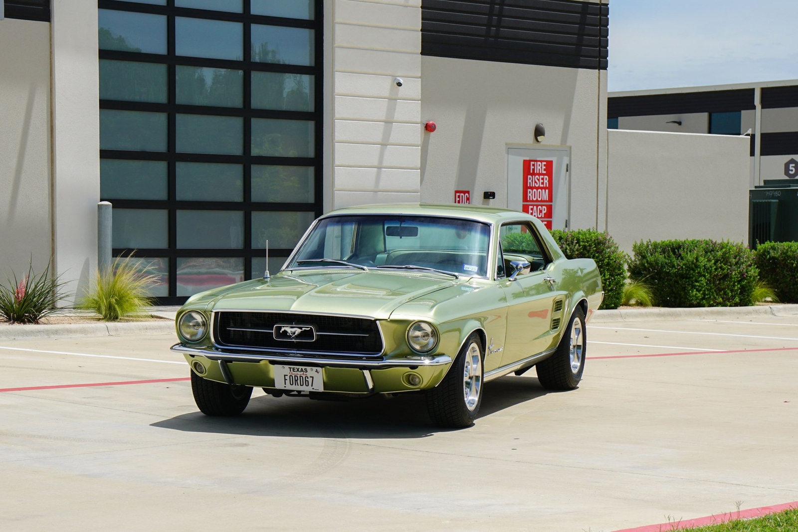 Ford-Mustang-1967-Coupe-15