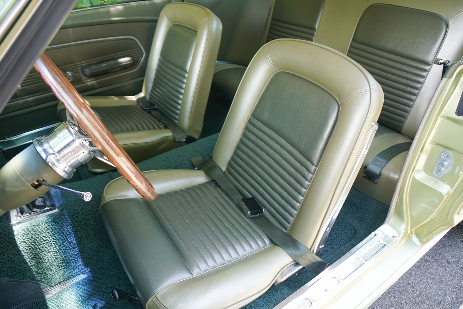 Ford-Mustang-1967-Coupe-16
