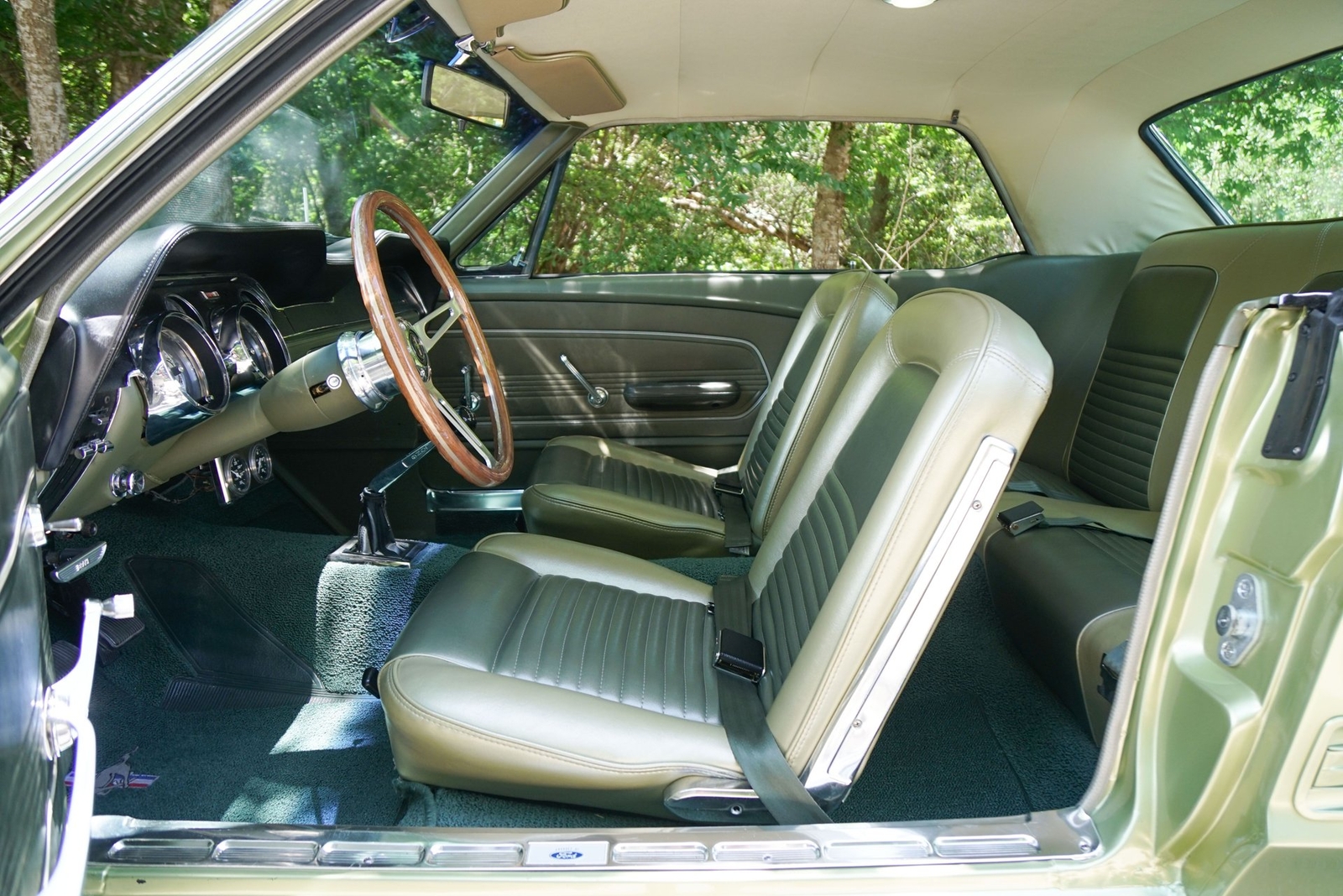 Ford-Mustang-1967-Coupe-17