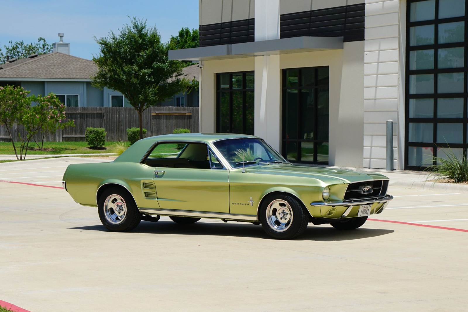 Ford-Mustang-1967-Coupe-2
