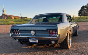 Ford-Mustang-1967-Coupe-2