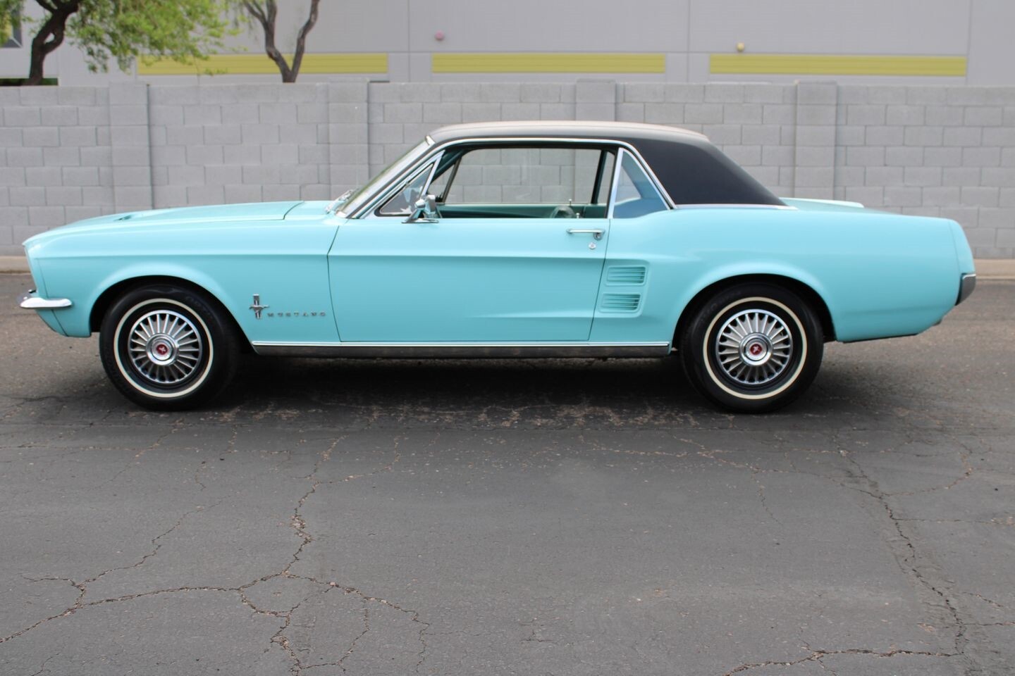 Ford-Mustang-1967-Coupe-6