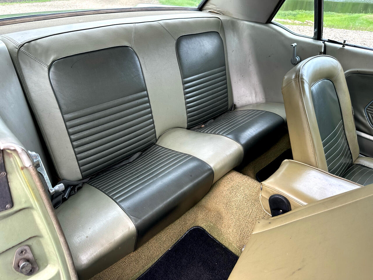 Ford-Mustang-1967-Sedan-10
