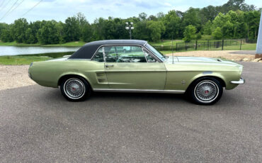 Ford-Mustang-1967-Sedan-14